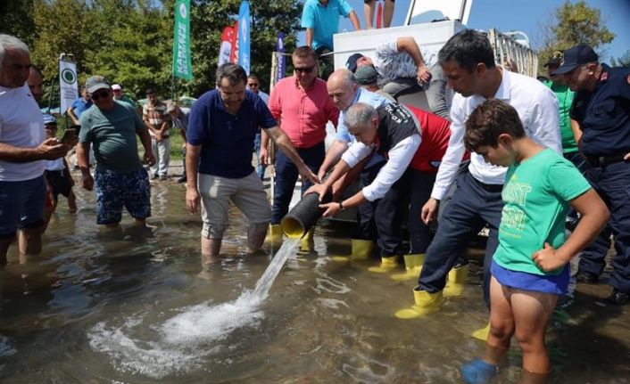 5 milyon üretimi hedeflenen balıkların ilk satışı Kocaeli’ne yapıldı