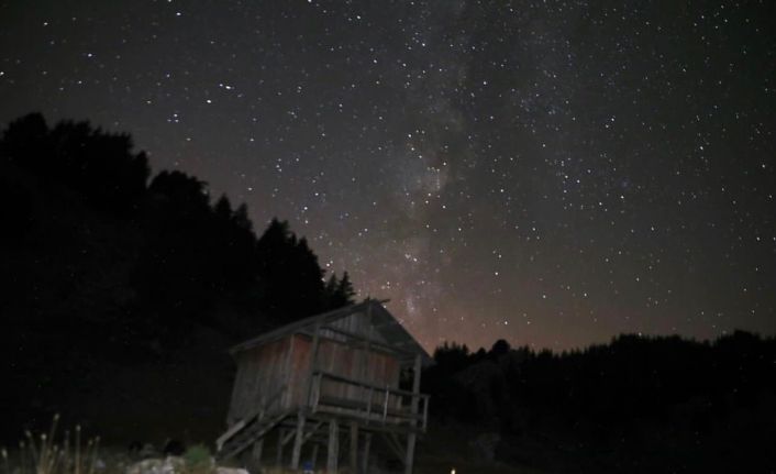 Adana’da Perseid Meteor Yağmuru’nu izlemek isteyenler yüksek yerlere çıktı