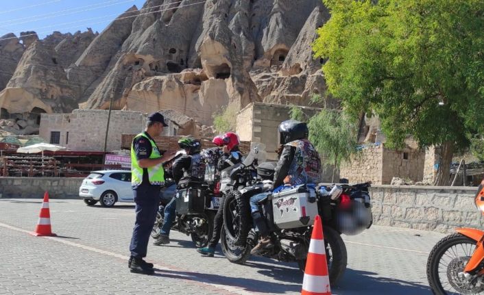 Aksaray’da trafik jandarmaları motosiklet denetiminde