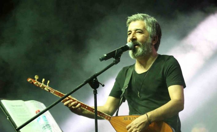 Ali Kınık tarihi kalede verdiği konserle izleyenleri mest etti