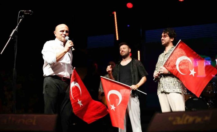 Altınova’da 30 Ağustos halk konserleriyle kutlandı