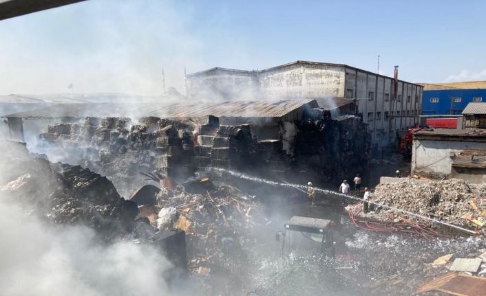 Ankara’da kağıt geri dönüşüm fabrikasında yangın