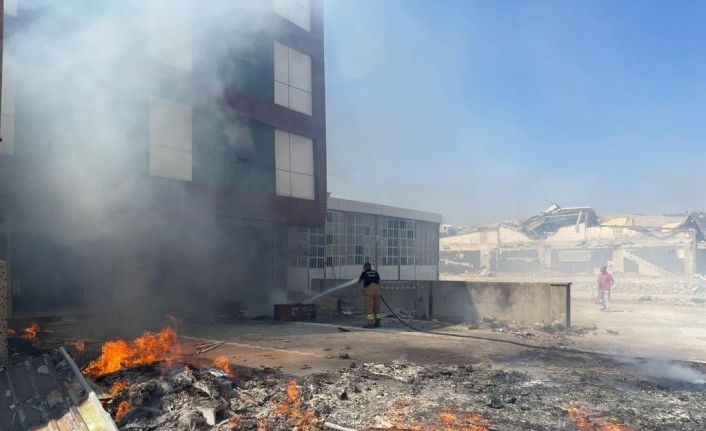 Antakya’nın farklı yerlerindeki yangınlar söndürüldü