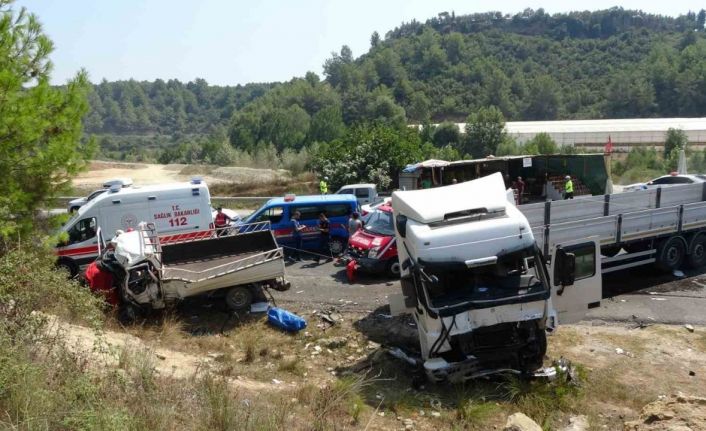 Antalya’da feci kaza: 2 ölü