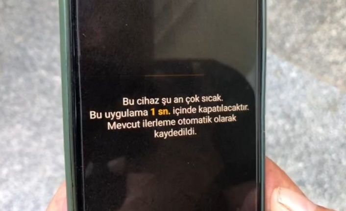 Aşırı sıcaklar cep telefonlarını çalışamaz hale getirdi, vatandaşları bunalttı