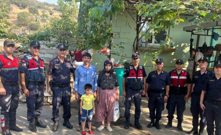 Aydın’da jandarma ekipleri şehit ailelerini yalnız bırakmıyor