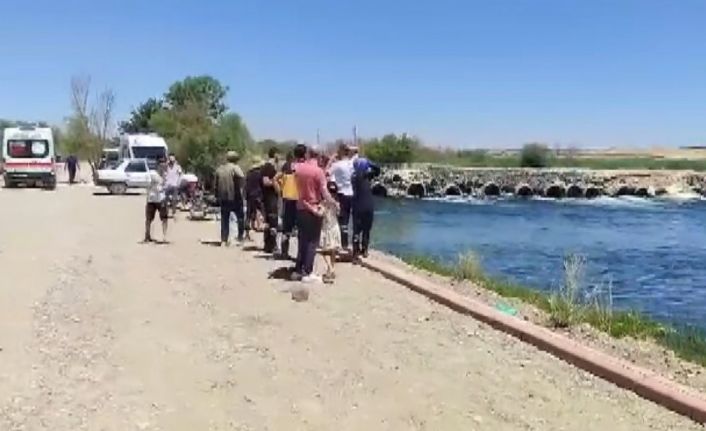 Baba-oğul girdikleri Fırat Nehri’nde kayboldu