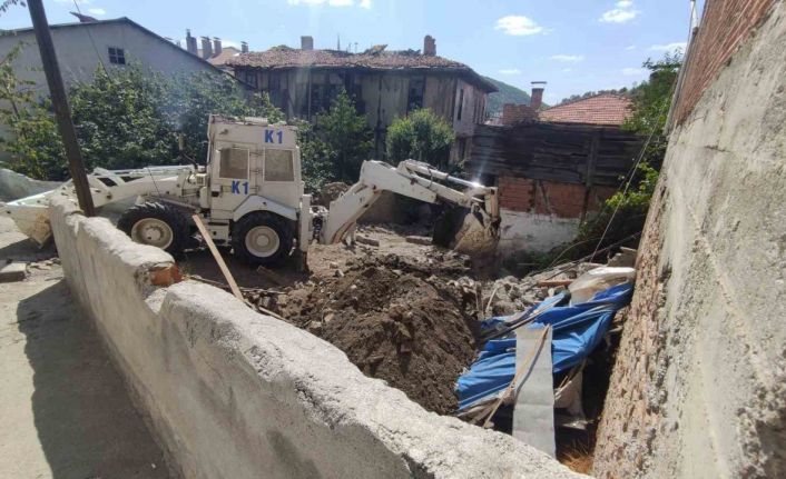 ‘Babam bahçeye bomba gömmüş’ iddiası polis ekiplerini harekete geçirdi