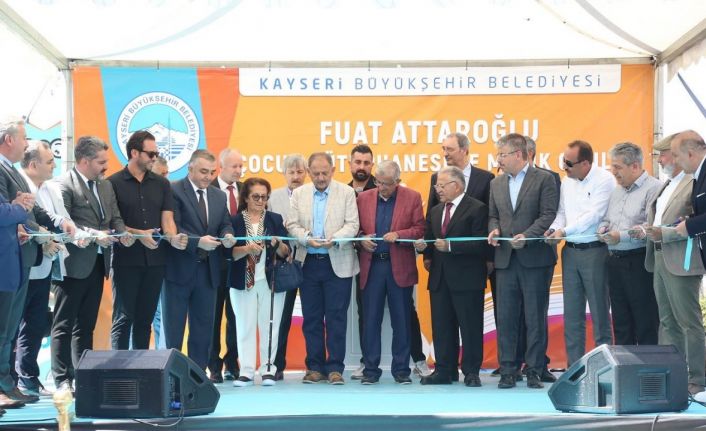 Bakan Özhaseki ve Başkan Büyükkılıç, Büyükşehirin 11. kütüphanesini açtı