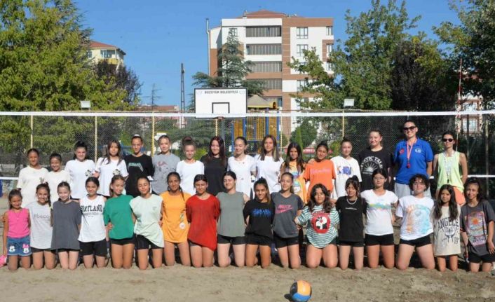 Başkan Bakkalcıoğlu sporsever gençlerin final heyecanına ortak oldu