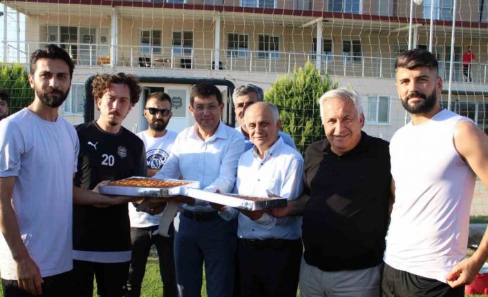 Başkan Özcan’dan Nazilli Belediyespor’a baklavalı ziyaret