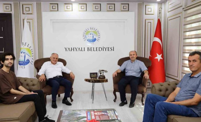 Başkan Öztürk Başarılı Öğrenciyi Ödüllendirdi