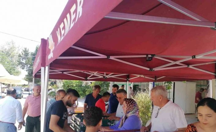 Başkan Topaloğlu’ndan vatandaşlara aşure ikramı