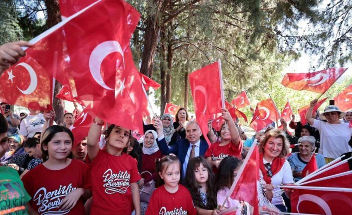 Başkan Zolan, kadınların Zafer Bayramı coşkusuna ortak oldu