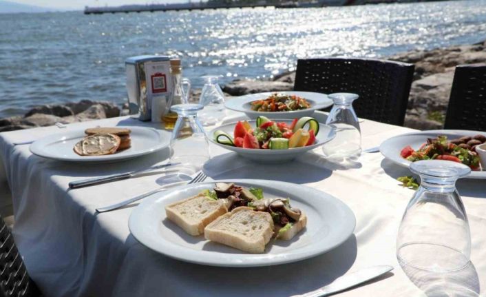Bayraklı’da glütensiz ve vegan ürünlere ilgi