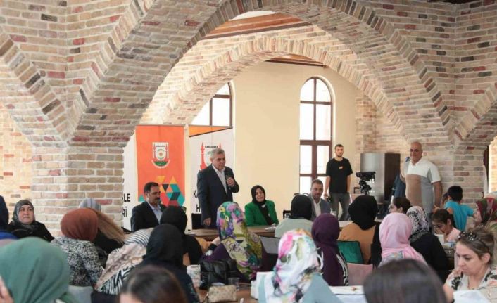 Beyazgül, aşure etkinliğine katıldı
