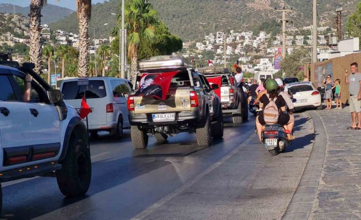 Bodrum’da Zafer Bayramı korteji, renkli görüntülere sahne oldu