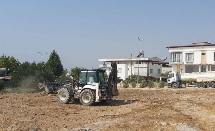 Buharkent ekipleri, çocuk parkı için kolları sıvadı