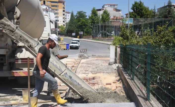 Cadde ve sokaklarda iyileştirme çalışmaları devam ediyor