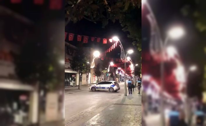 Çark Caddesi’nde şüpheli çanta ekipleri harekete geçirdi