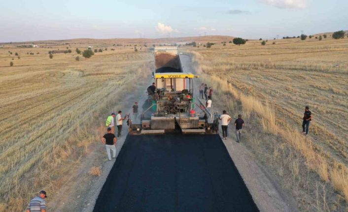 Çevril - Taşhan Arasındaki Yolda Asfalt Çalışması Başladı