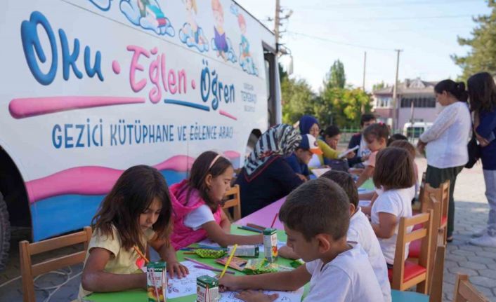 Çocuklar gezici kütüphane aracını çok sevdi