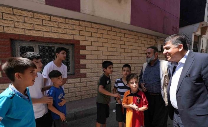 Çocuklardan Fadıloğlu’na sevgi gösterisi