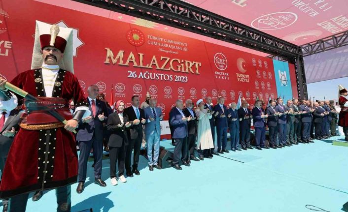 Cumhurbaşkanı Erdoğan: “Biz hep içeriden aldığımız darbelerle sarsıldık”