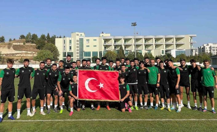 Denizlispor antrenmanında Zafer Bayramı coşkusu