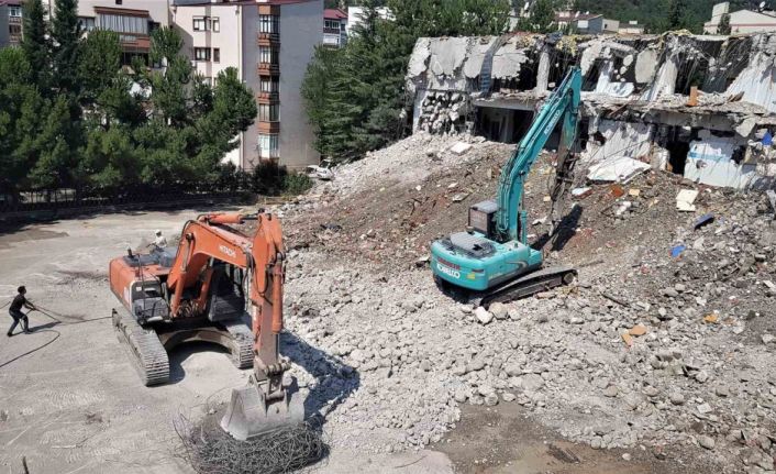 Depreme dayanıksız okullarda yıkım ve güçlendirme çalışmaları başladı