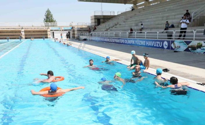 Diyarbakır’da otizmli bireyler için yüzme dersi başladı