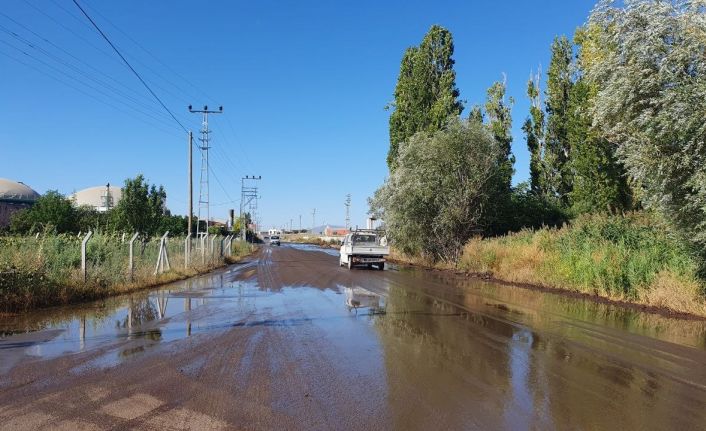 Enerji tesisinin gübre silosu patladı, tarlaları gübre bastı