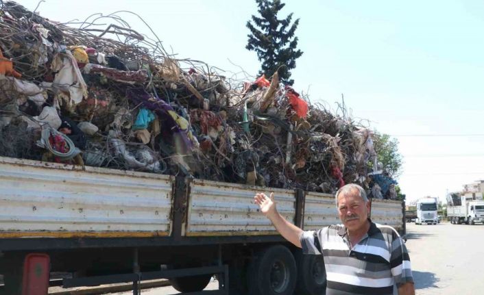 Enkazdan çıkarılan demirler yeniden ekonomiye kazandırılıyor