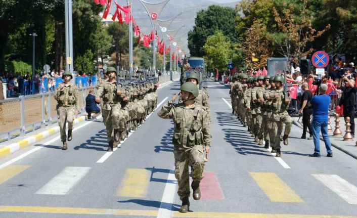 Erzincan’da Zafer Bayramı coşkusu yaşandı