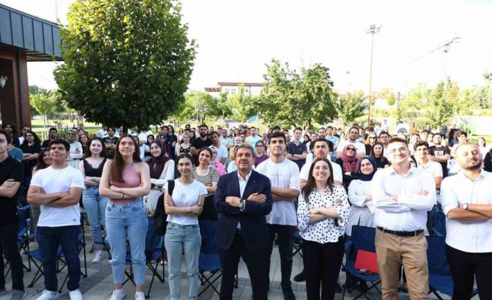 Esenler’in yazılımcı gençleri Zafer Bayramı için oyun geliştirdi