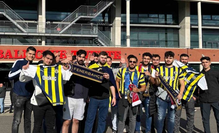 Fenerbahçe’ye stada girişte sevgi gösterisi