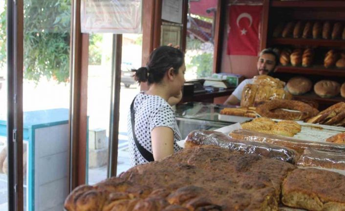 Fırıncıların sıcak havalarda zorlu mesaisi