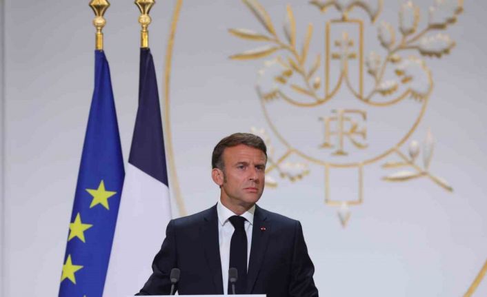 Fransa Cumhurbaşkanı Macron: “Fransız elçi Nijer’de kalacak”