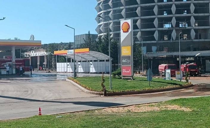 Gaziantep’teki otel yangının petrol istasyonuna sıçramaması için önlem alındı