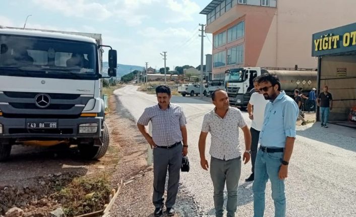 Gediz sanayi sitesinde yol çalışmaları