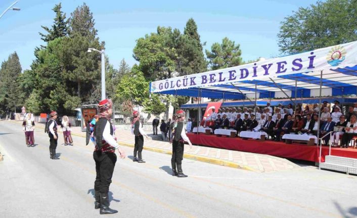 Gölcük’te zafer bayramı halk oyunları ve bando gösterileriyle kutlandı