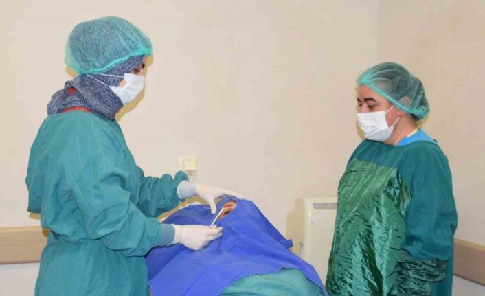 Göz içi iğne tedavisi başarıyla gerçekleşiyor
