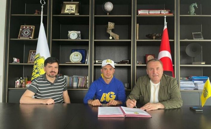 Göztepe, Ankaragücü’nden Fıratcan Üzüm’le anlaştı