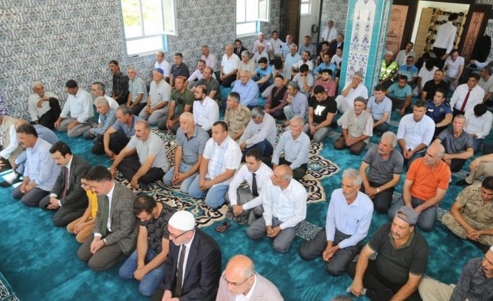 Hayırsever vatandaşlar seferber oldu, köye 3 katlı cami yapıldı