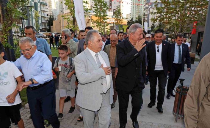 Hulusi Akar’dan Mevlana Meydanı’na tam not