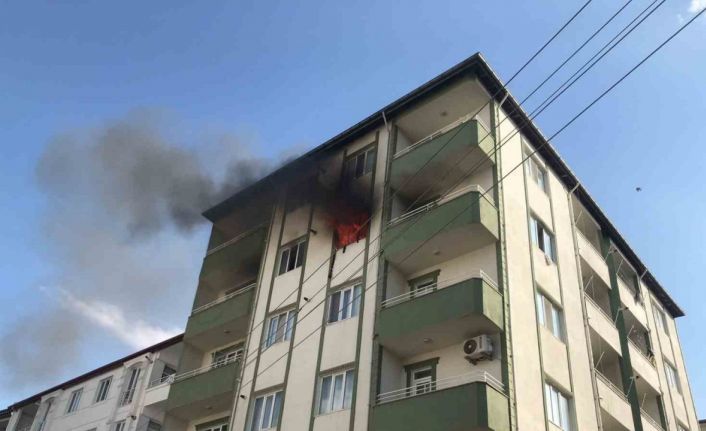 Iğdır’da 5 katlı apartmanda yangın