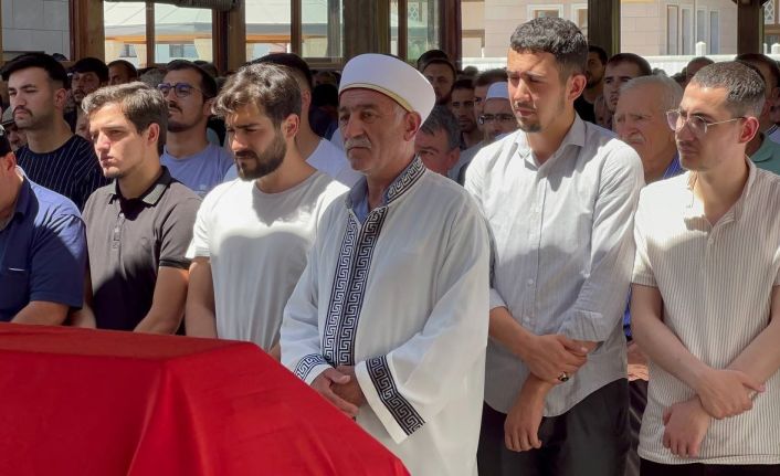 İmam babanın hafız oğlunun tabutu başında en acı görevi