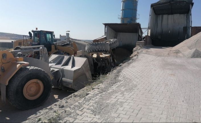 İş Makinası Devrildi: 1 ölü