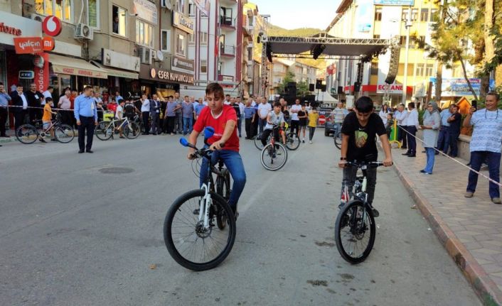 İskilip 4. Dolma, Turşu ve Çilek Festivali başladı