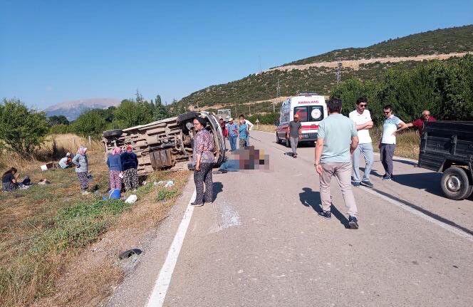 Isparta’da minibüs ile pat pat çarpıştı: 1 ölü, 12 yaralı